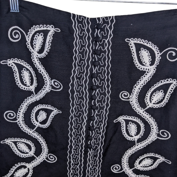 BCBGMaxAzria Embroidered Pencil Skirt 2 🖤✨ - Picture 5 of 9